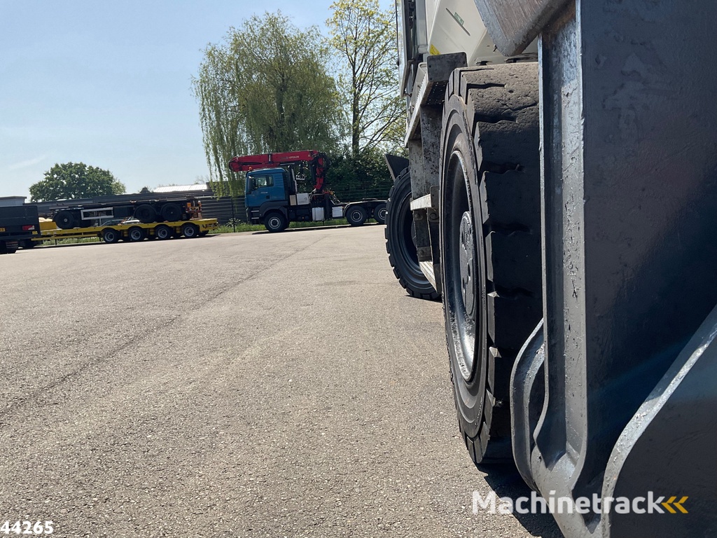 SENNEBOGEN 821 E Material Handling Machine