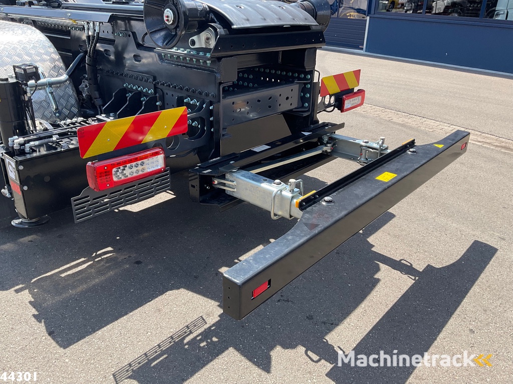 Volvo FMX 500 8x4 Euro 6 Hiab 65 Tonmeter laadkraan + Multilift 25 Ton haakarmsysteem NEW AND UNUSED!