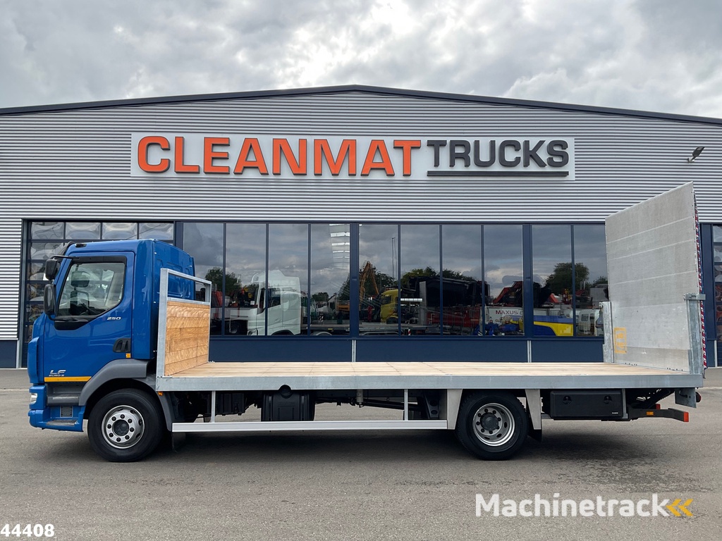 DAF FA LF 250 Euro 6 Autotransporter met laadklep