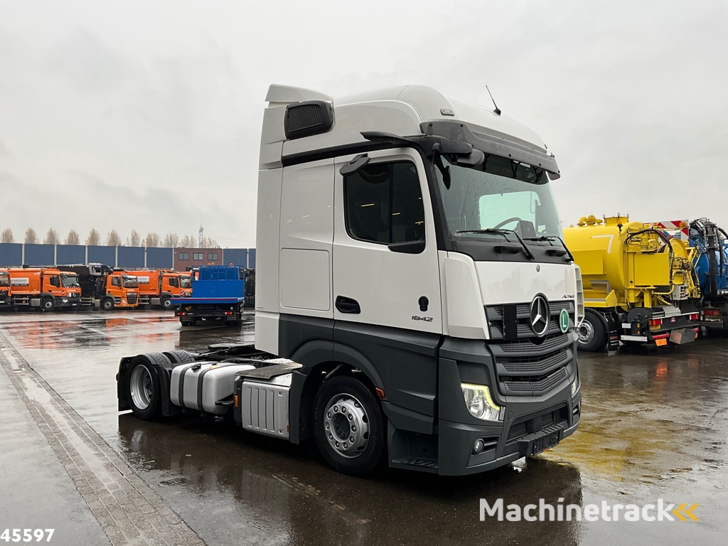Mercedes-Benz Actros 1842 Mega GigaSpace MirrorCam