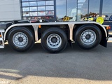 Minituur van Volvo FM 420 8x2 Euro 6 HMF 26 Tonmeter laadkraan
