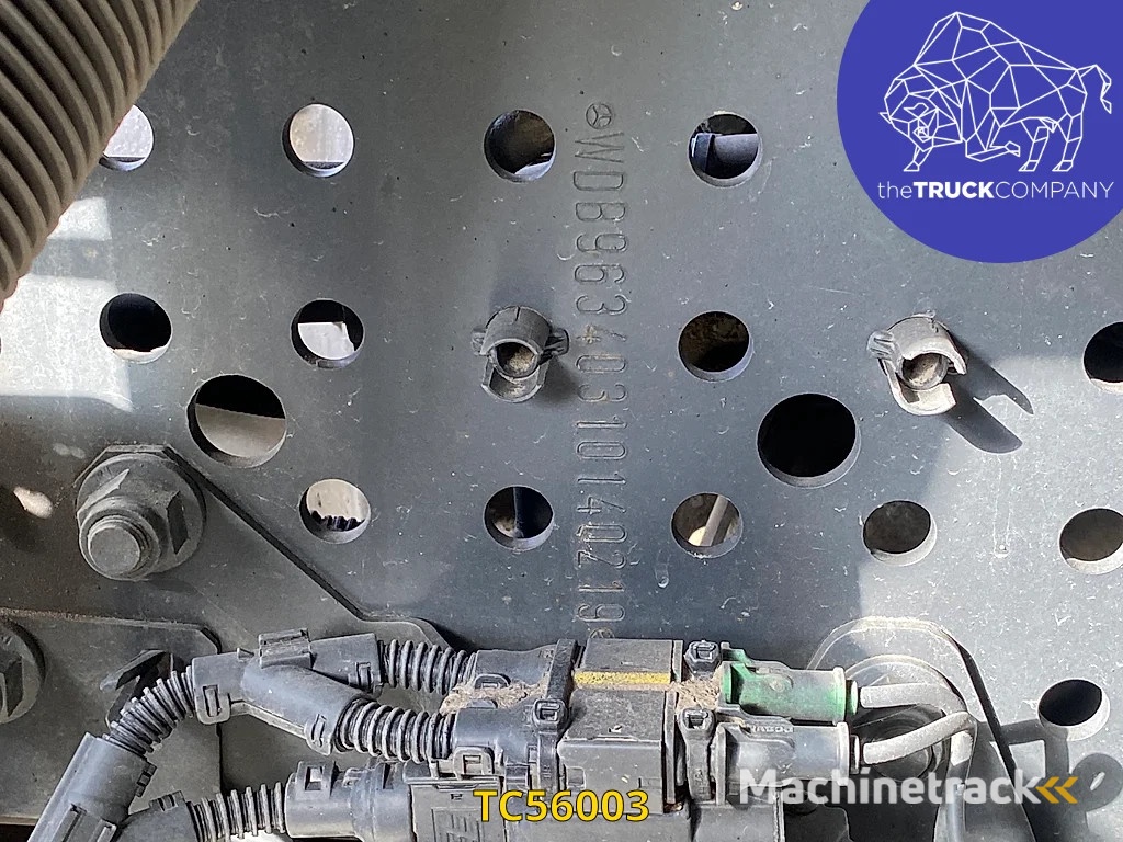 Mercedes-Benz Actros 1943