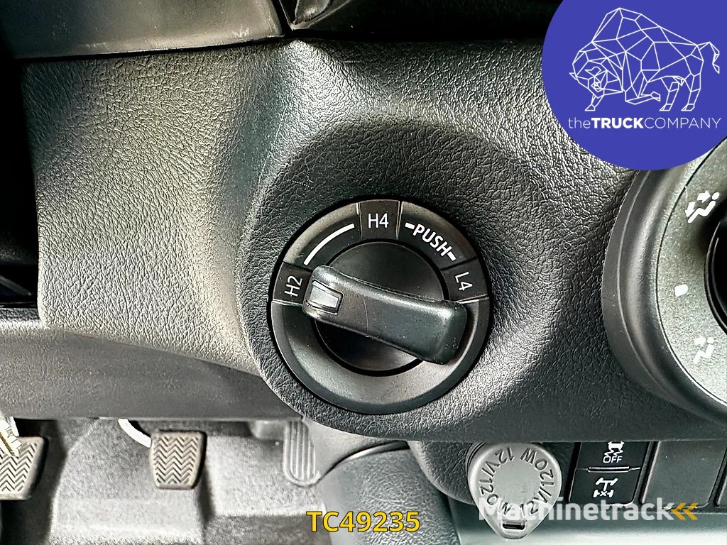 Toyota Hilux 2.4D. DOUBLE CAB - MANUAL - AIRCO