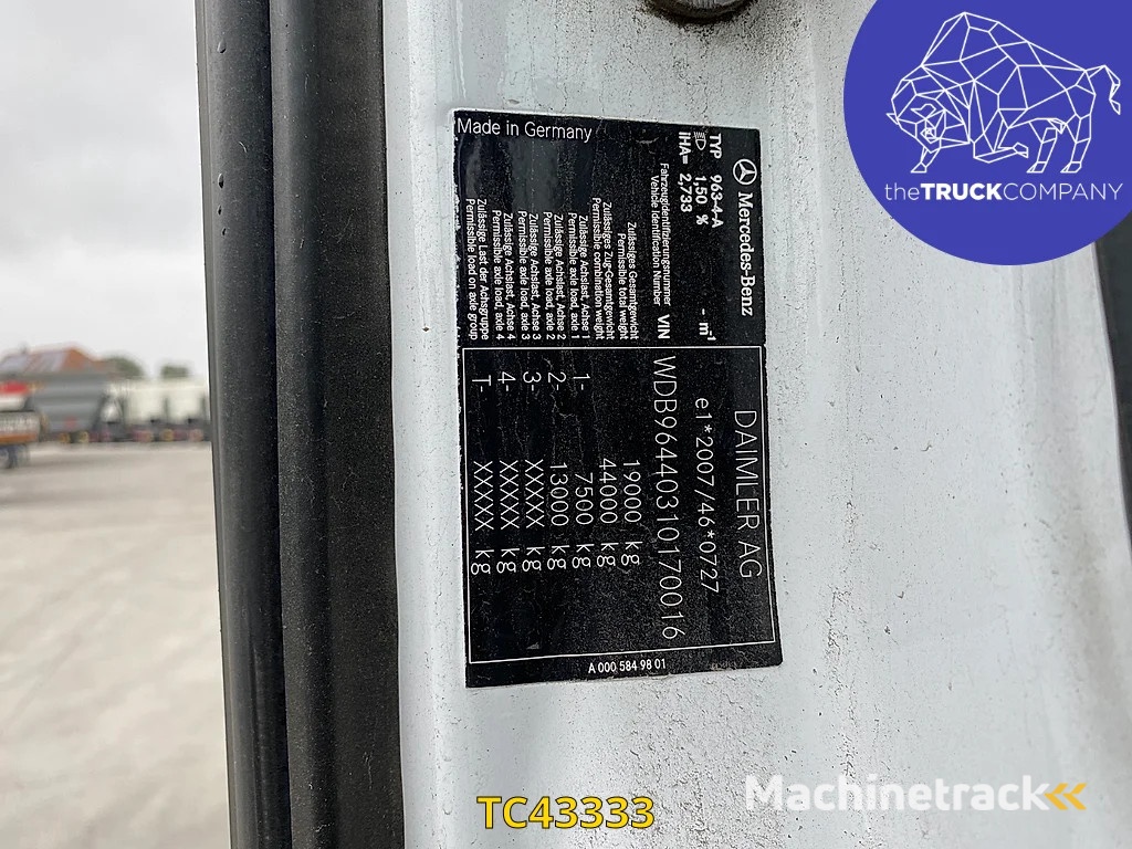 Mercedes-Benz Arocs 1943