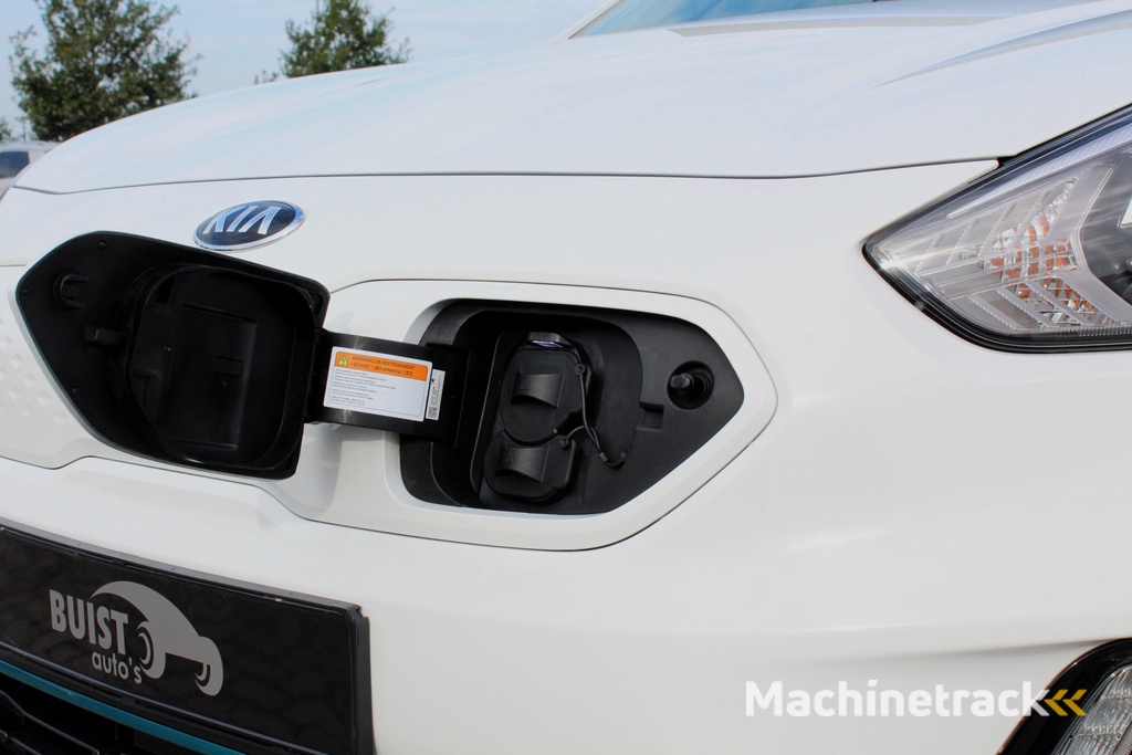 Kia e-Niro DynamicLine 64 kWh 3 FASE AD. CRUISE CARPLAY VOORVERWARMING