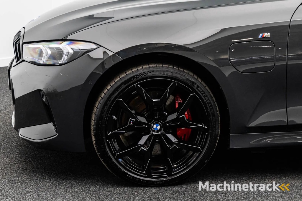 BMW 3-serie Touring 330e 293pk M-Sport PANO H/K HUD TREKHAAK LEER 19" MY2025!