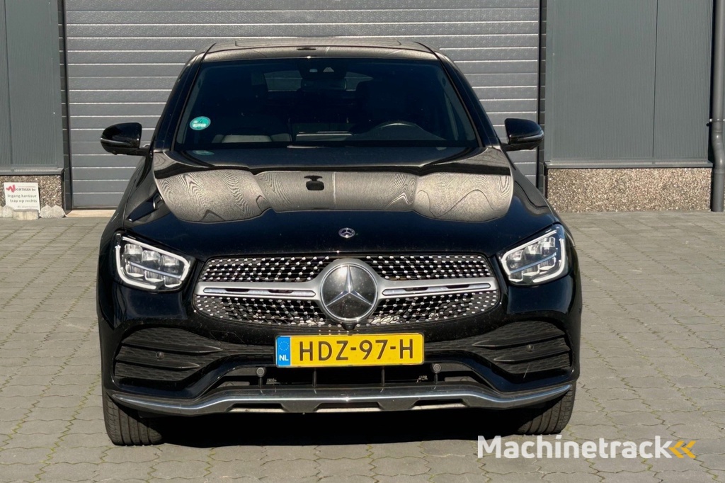Mercedes-Benz GLC-klasse Coupé 300e 4MATIC Business Solution AMG SCHUIFDAK CARPLAY LEER KEYLESS 360 CAMERA