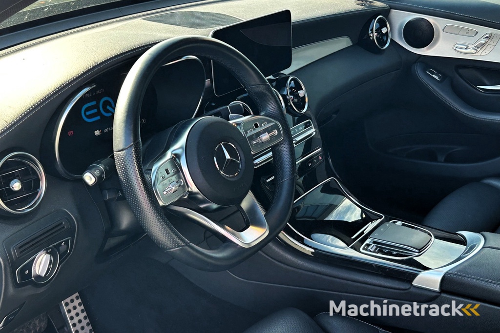 Mercedes-Benz GLC-klasse Coupé 300e 4MATIC Business Solution AMG SCHUIFDAK CARPLAY LEER KEYLESS 360 CAMERA