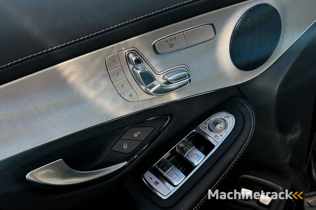 Mercedes-Benz GLC-klasse Coupé 300e 4MATIC Business Solution AMG SCHUIFDAK CARPLAY LEER KEYLESS 360 CAMERA