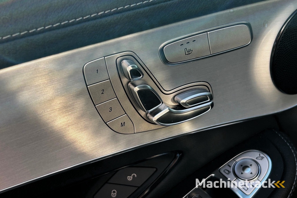 Mercedes-Benz GLC-klasse Coupé 300e 4MATIC Business Solution AMG SCHUIFDAK CARPLAY LEER KEYLESS 360 CAMERA