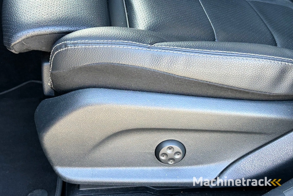 Mercedes-Benz GLC-klasse Coupé 300e 4MATIC Business Solution AMG SCHUIFDAK CARPLAY LEER KEYLESS 360 CAMERA