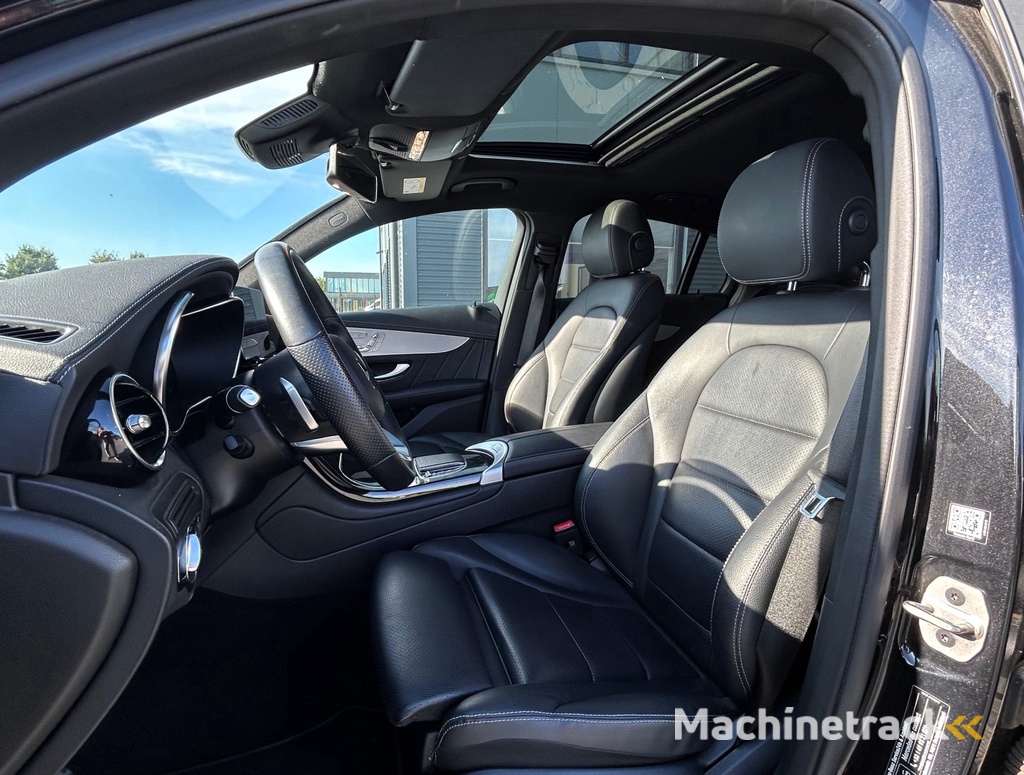 Mercedes-Benz GLC-klasse Coupé 300e 4MATIC Business Solution AMG SCHUIFDAK CARPLAY LEER KEYLESS 360 CAMERA