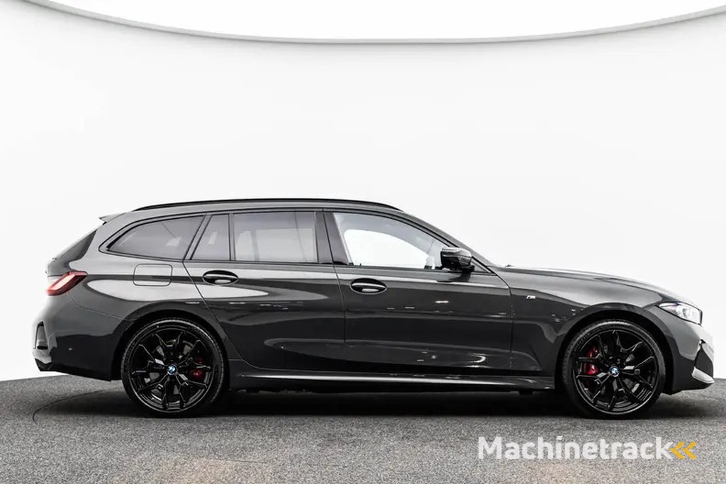 BMW 3-serie Touring 330e 293pk M-Sport PANO H/K HUD TREKHAAK LEER 19" MY2025!