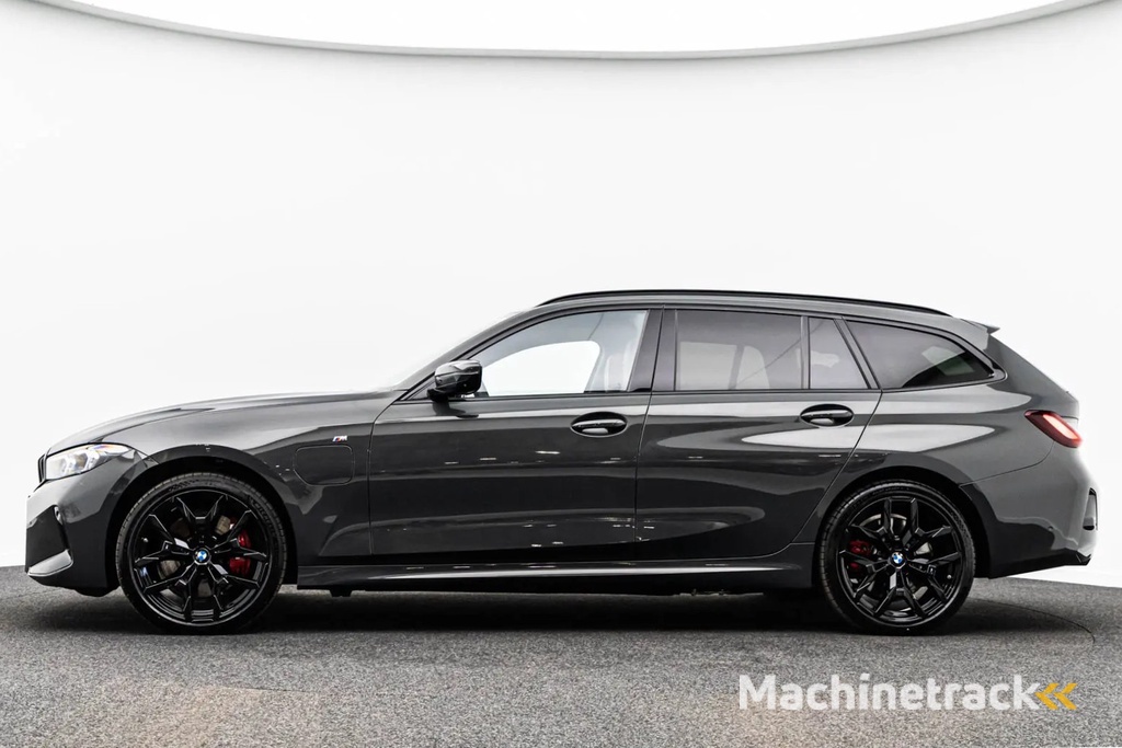 BMW 3-serie Touring 330e 293pk M-Sport PANO H/K HUD TREKHAAK LEER 19" MY2025!