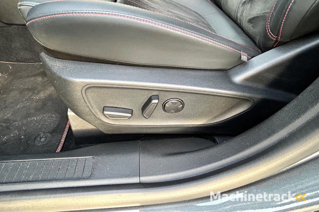 Ford Kuga 2.5 PHEV ST-Line X PANO MATRIX LED AGR TREKHAAK VOL!