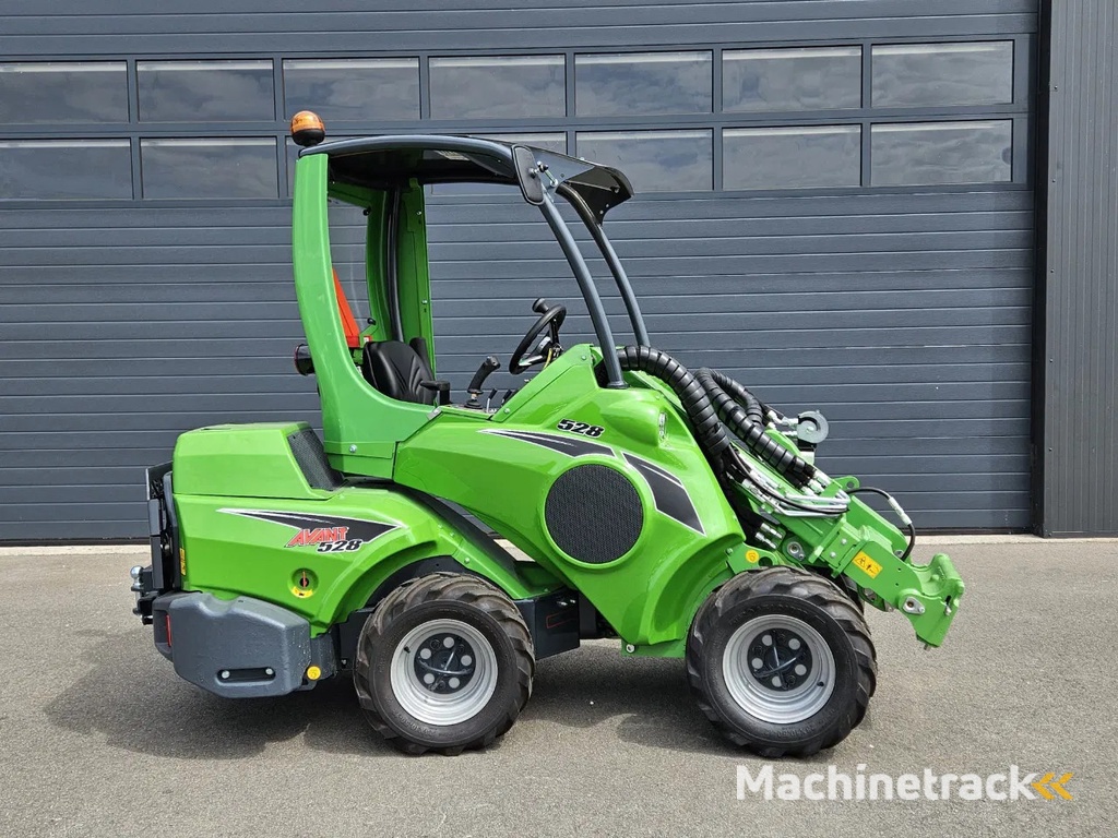 Avant 528 Rental mini-shovel