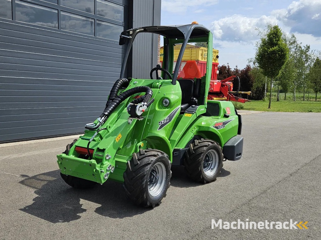 Avant 528 Rental mini-shovel