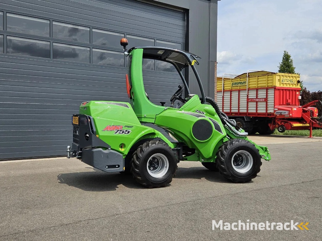 Avant 755i Rental mini-shovel