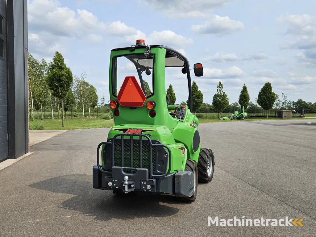 Avant E527 TDL+ mini-shovel