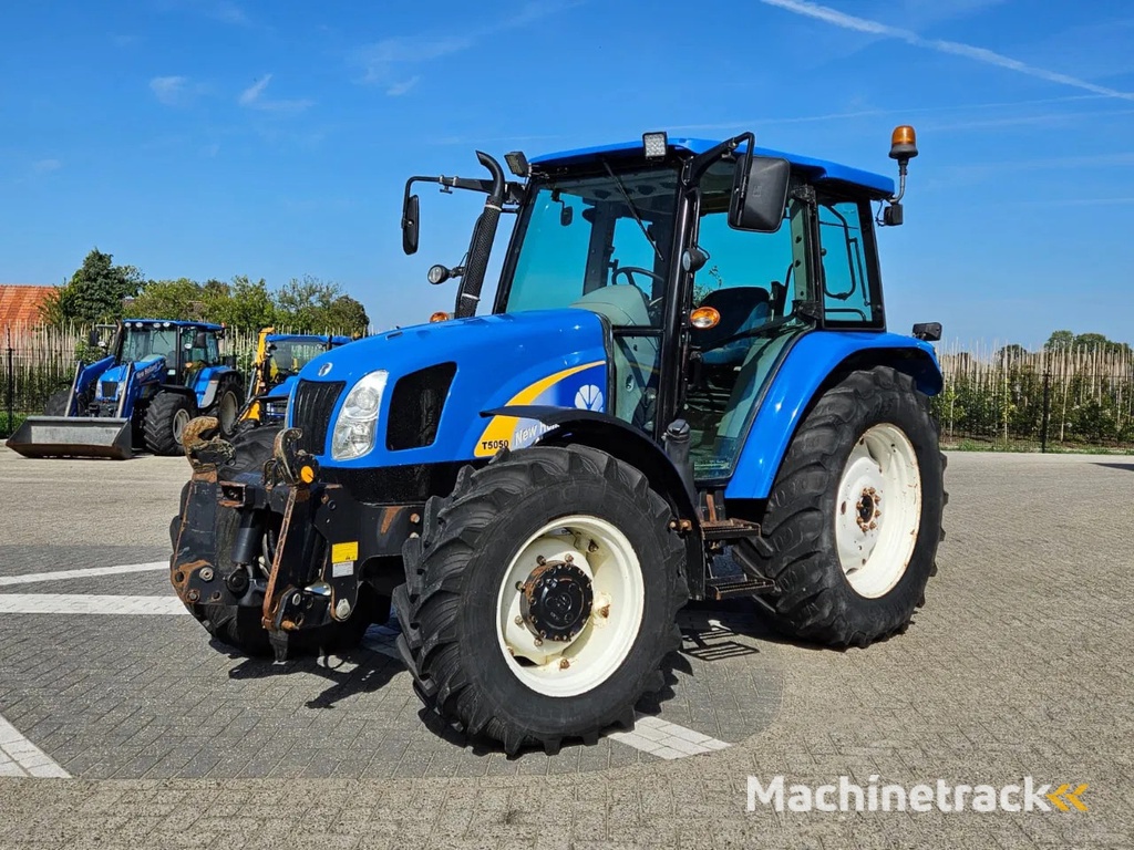 New Holland T5050 Hi-Lo Powershuttle