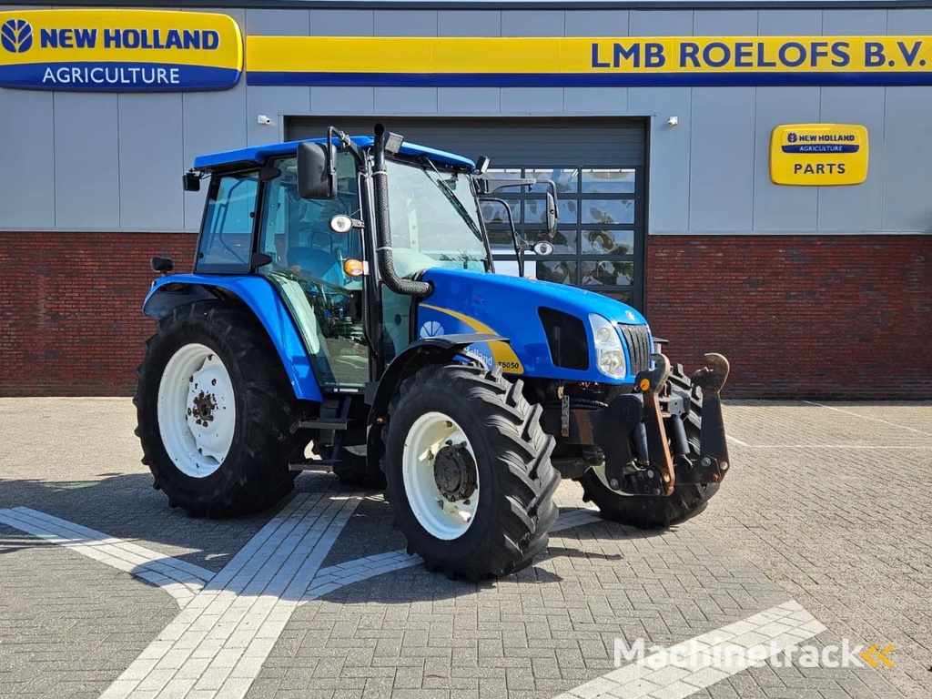 New Holland T5050 Hi-Lo Powershuttle