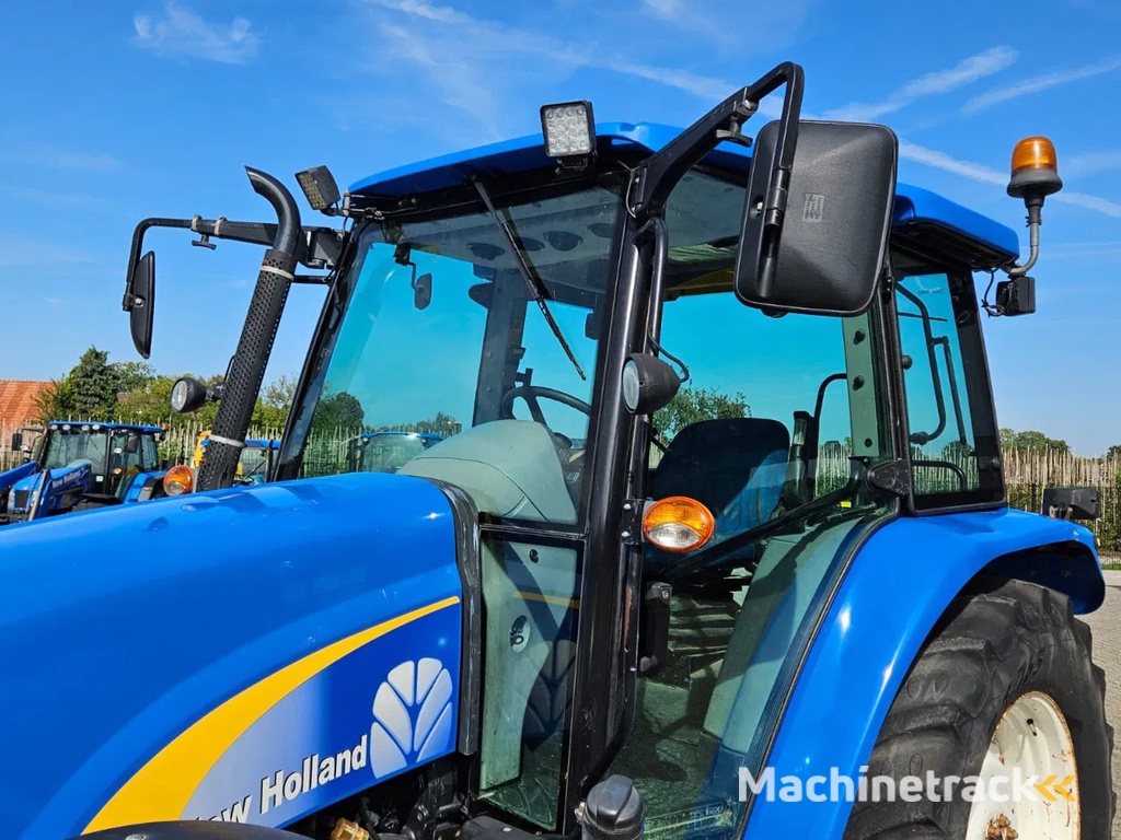 New Holland T5050 Hi-Lo Powershuttle