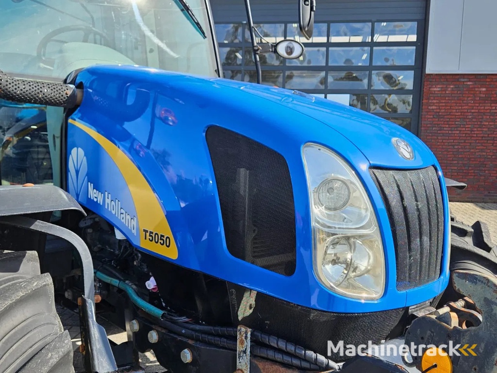 New Holland T5050 Hi-Lo Powershuttle