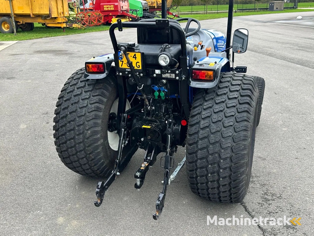 New Holland Boomer 55