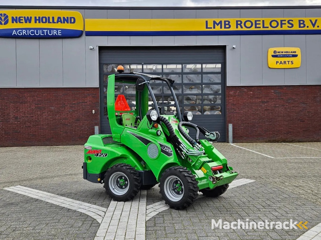 Avant 423 mini-shovel