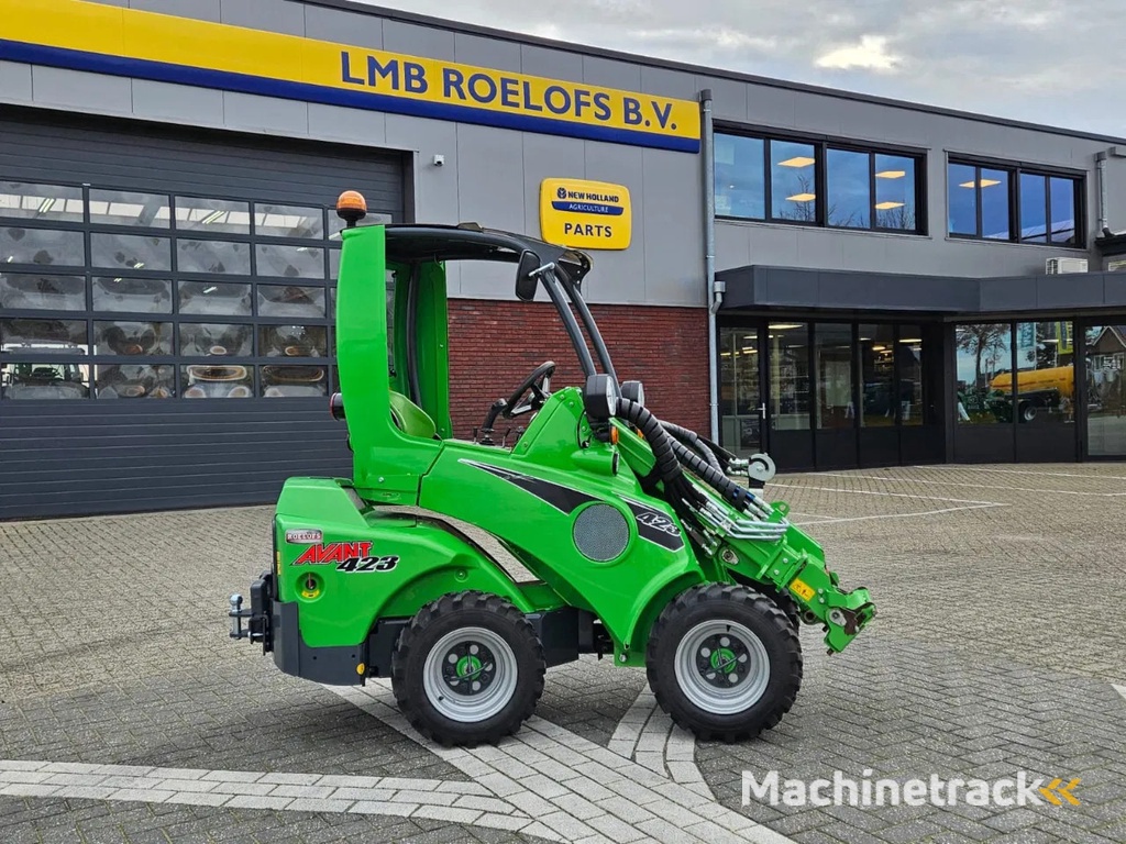 Avant 423 mini-shovel
