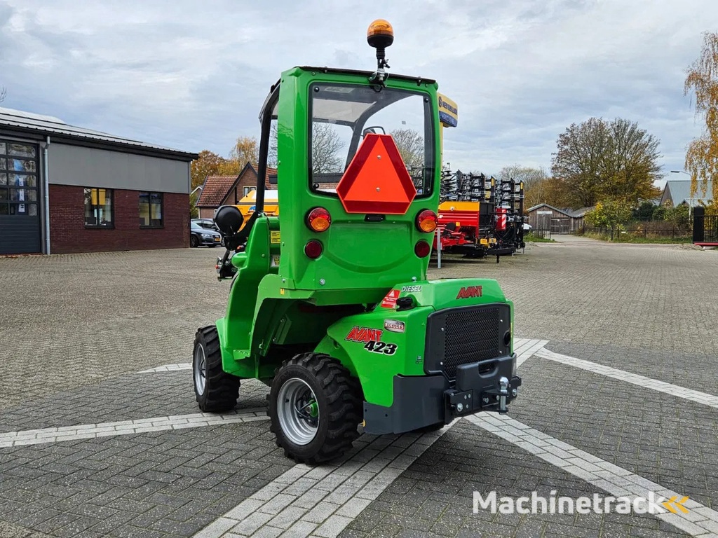Avant 423 mini-shovel