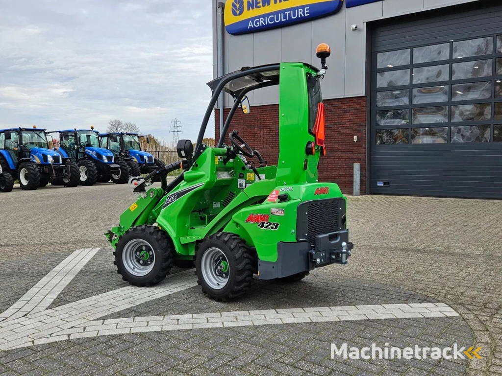 Avant 423 mini-shovel
