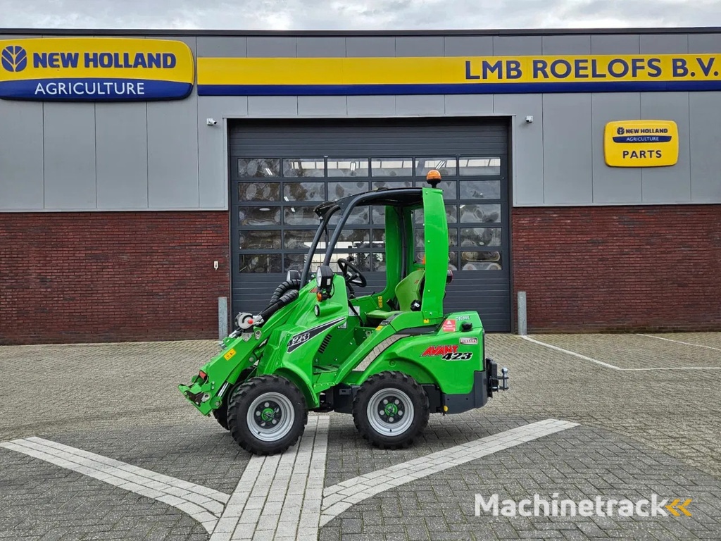 Avant 423 mini-shovel