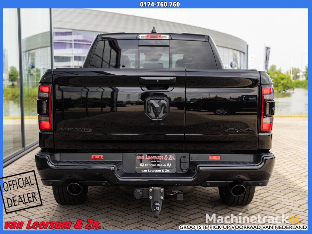 Dodge Ram Laramie Night | Pano | H&K | Tailgate doors |