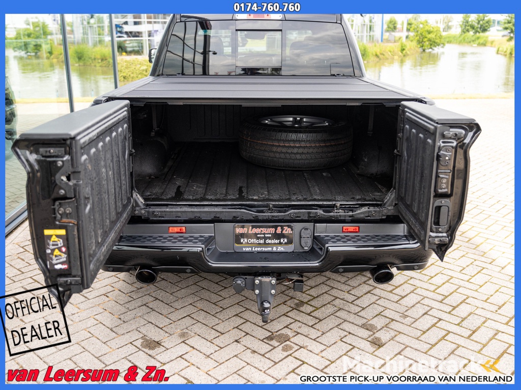 Dodge Ram Laramie Night | Pano | H&K | Tailgate doors |