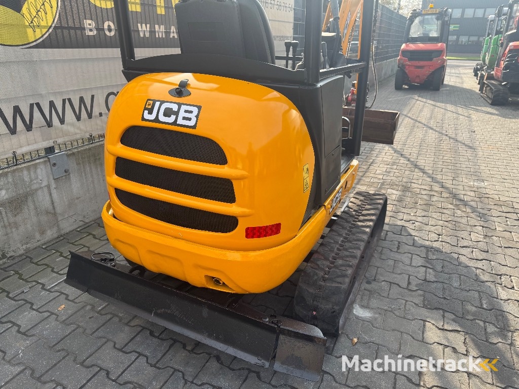 JCB 8018