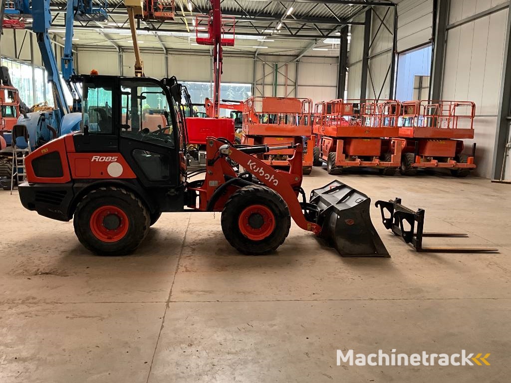 Kubota R 085