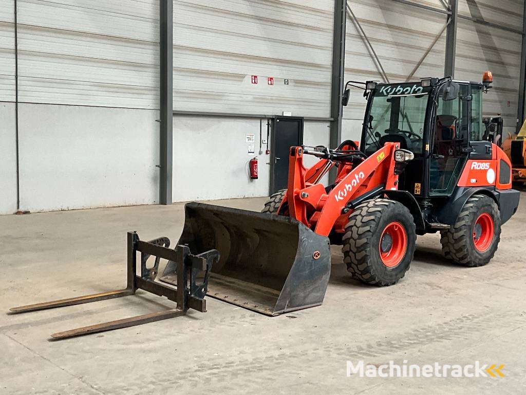 Kubota R 085