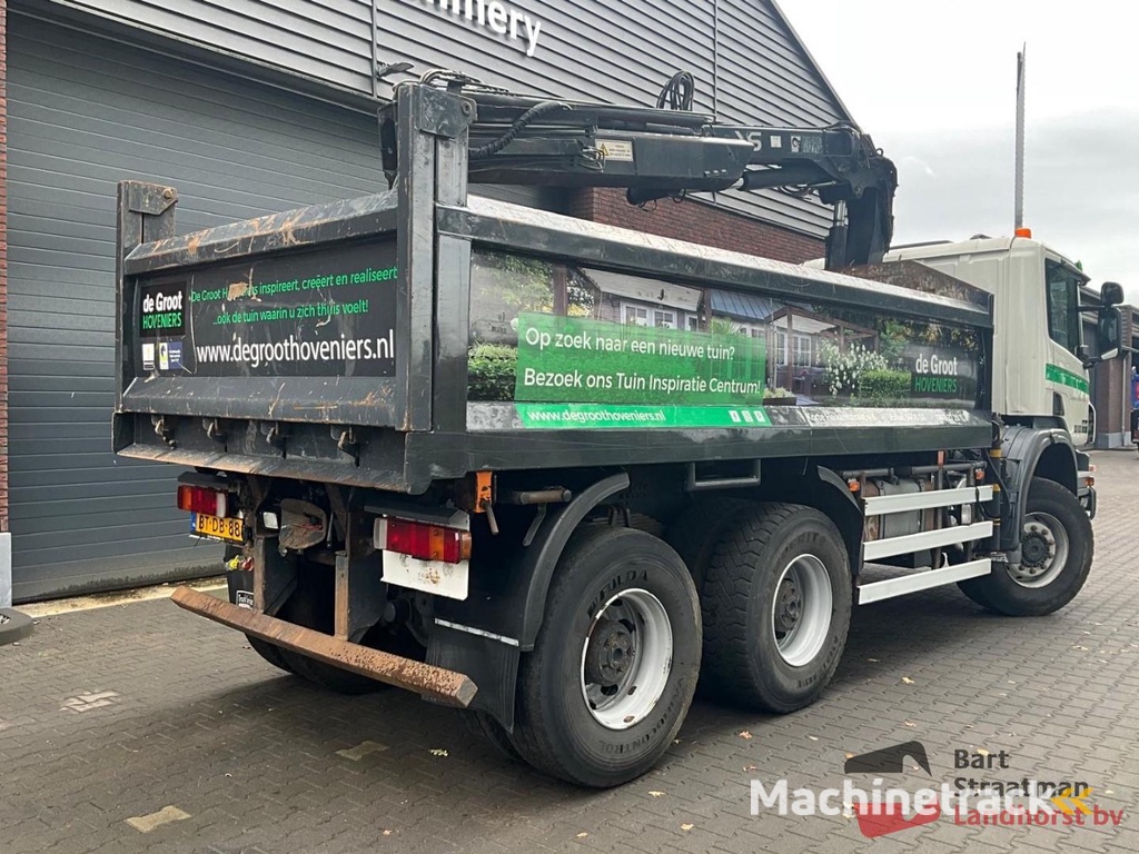 Scania P340CB6X6HHZ 6x6 Euro 4 manual transmission with 2-sided tipper and HIAB 122D-2 DUO crane OT5324