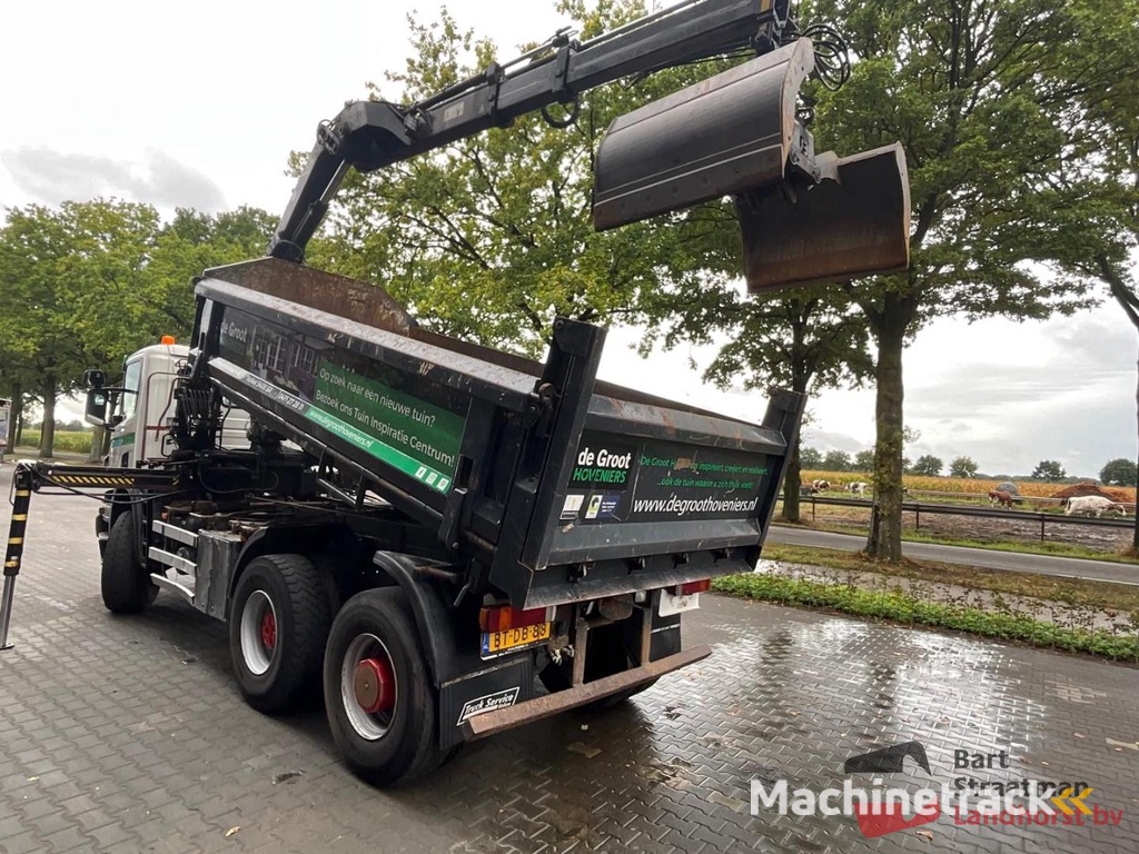 Scania P340CB6X6HHZ 6x6 Euro 4 manual transmission with 2-sided tipper and HIAB 122D-2 DUO crane OT5324