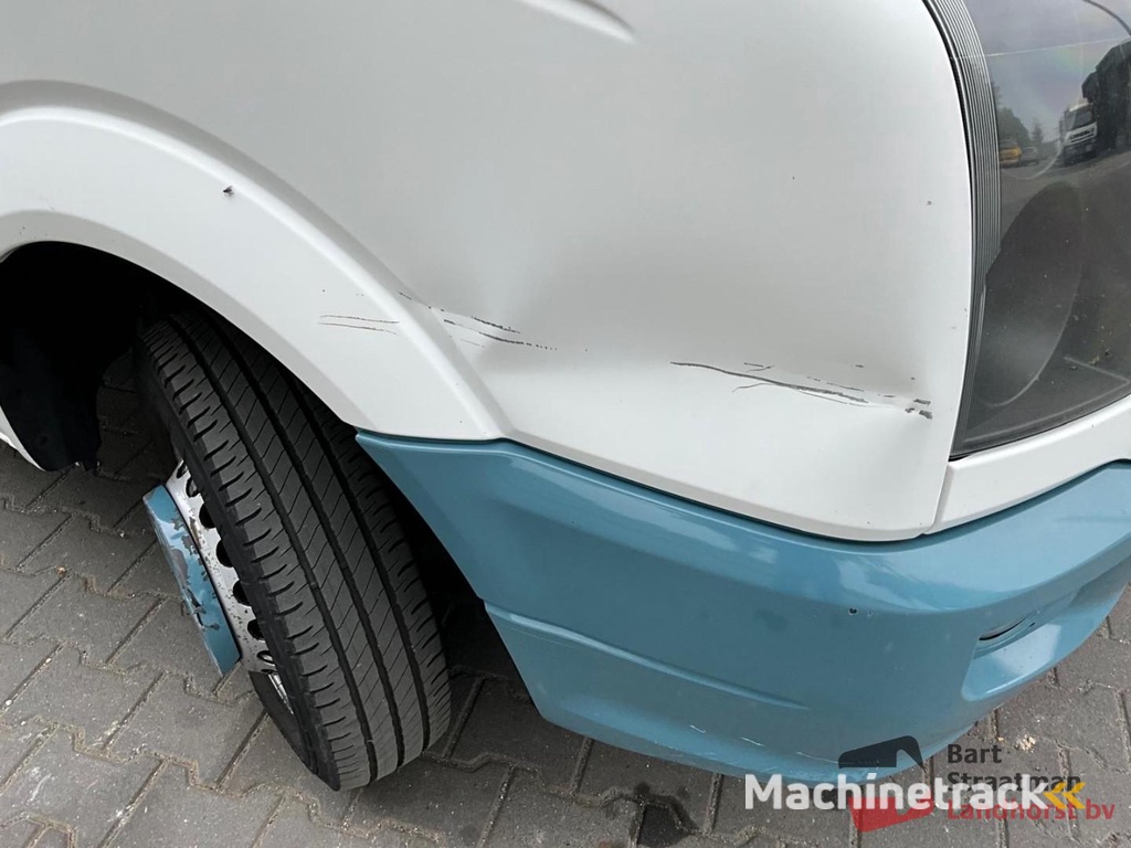 Volkswagen CRAFTER 2.0 TDI Euro 5 single cab open body double wheels BS1741