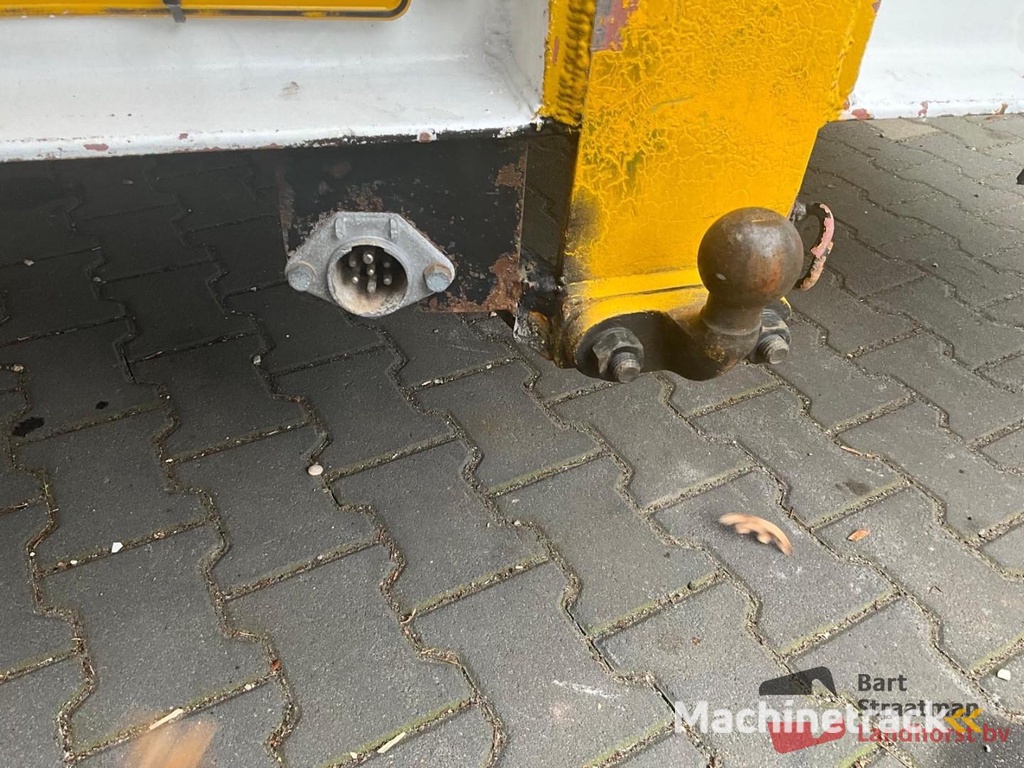 Mercedes-Benz 809 4x2 Euro 0 Rampenwagen mit Schaltgetriebe und Aluminium-Fahrplatten. BS1738