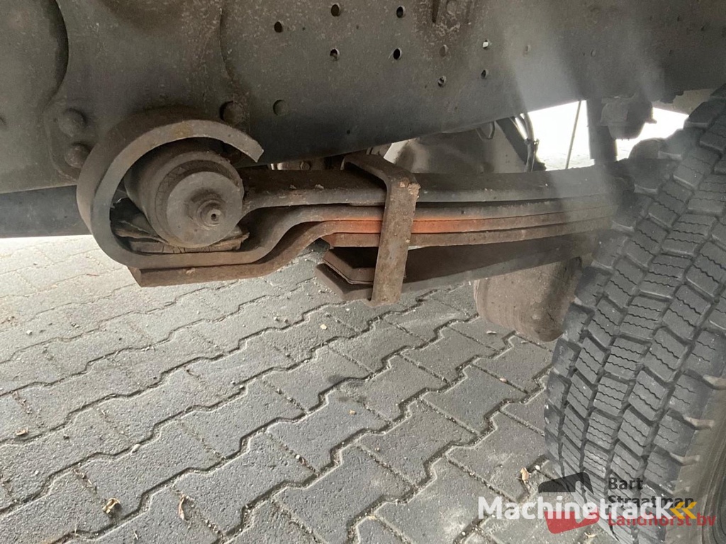 Mercedes-Benz 809 4x2 Euro 0 Rampenwagen mit Schaltgetriebe und Aluminium-Fahrplatten. BS1738