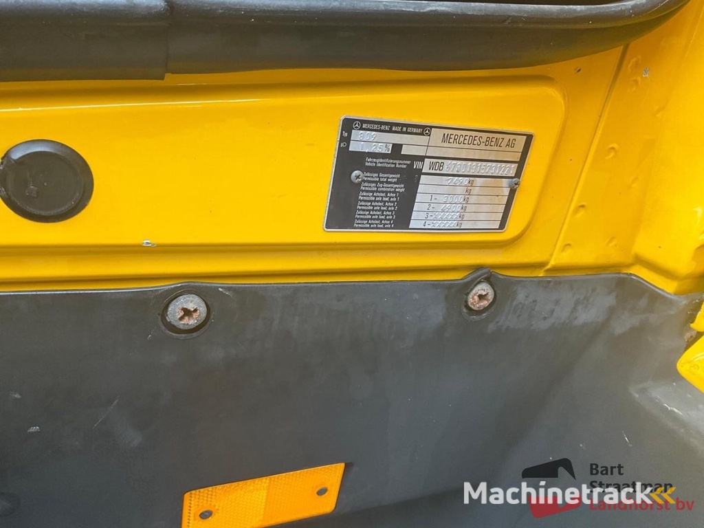 Mercedes-Benz 809 4x2 Euro 0 Rampenwagen mit Schaltgetriebe und Aluminium-Fahrplatten. BS1738