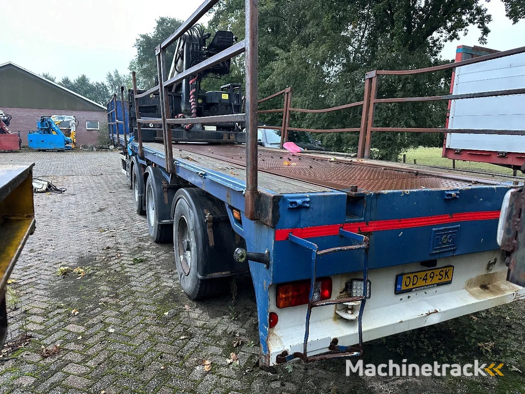 Floor Gestuurde oplegger + Hiab kraan R 130-F2 joystick bediening