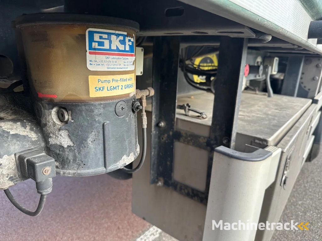 Jumbo Steenoplegger stenentrailer + Kennis kraan R 16,000 joystick bediening