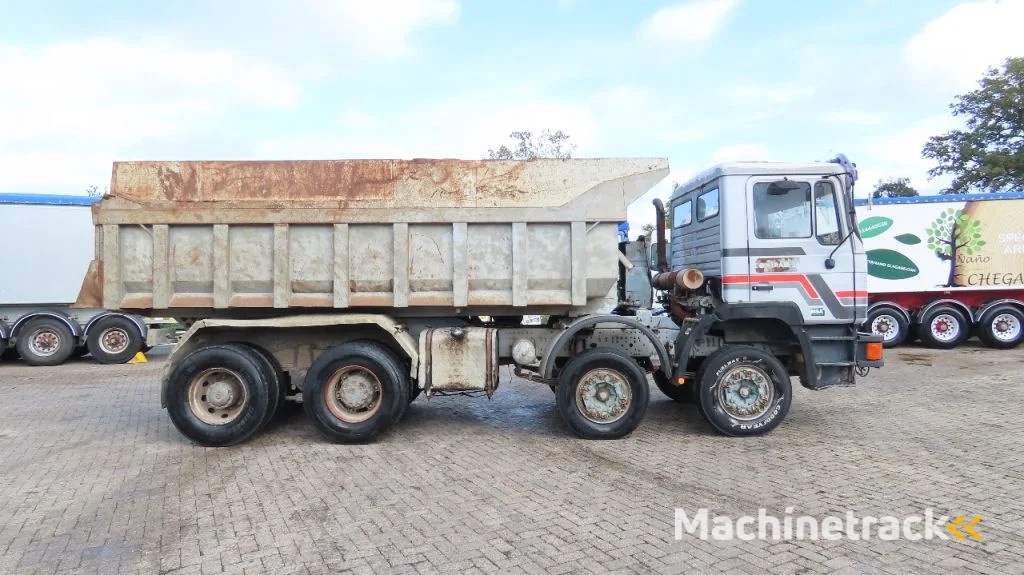 MAN 35.362  8x4 Euro 2, ZF manual gearbox, VERY clean