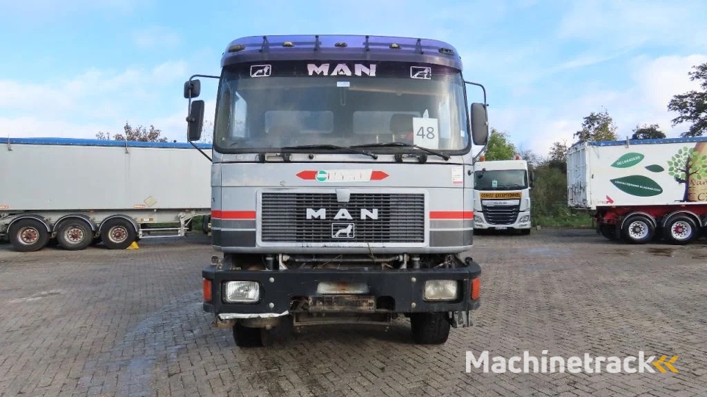 MAN 35.362  8x4 Euro 2, ZF manual gearbox, VERY clean