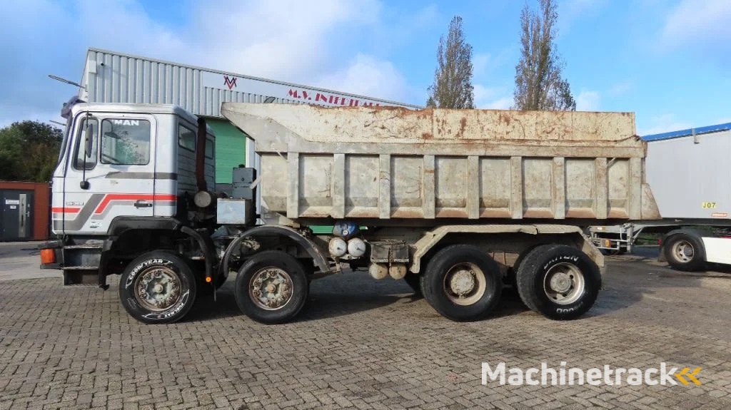 MAN 35.362  8x4 Euro 2, ZF manual gearbox, VERY clean