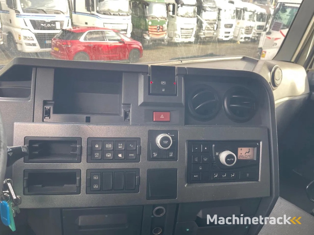 Renault T460 VF611A168KD031205 , year 2019, FRIGO France truck